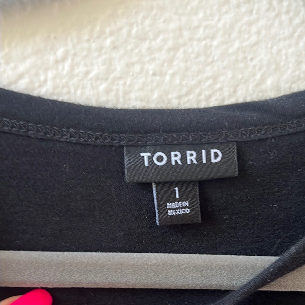 Torrid Black Graphic distressed T-Shirt Size 1X EUC - Picture 7 of 8